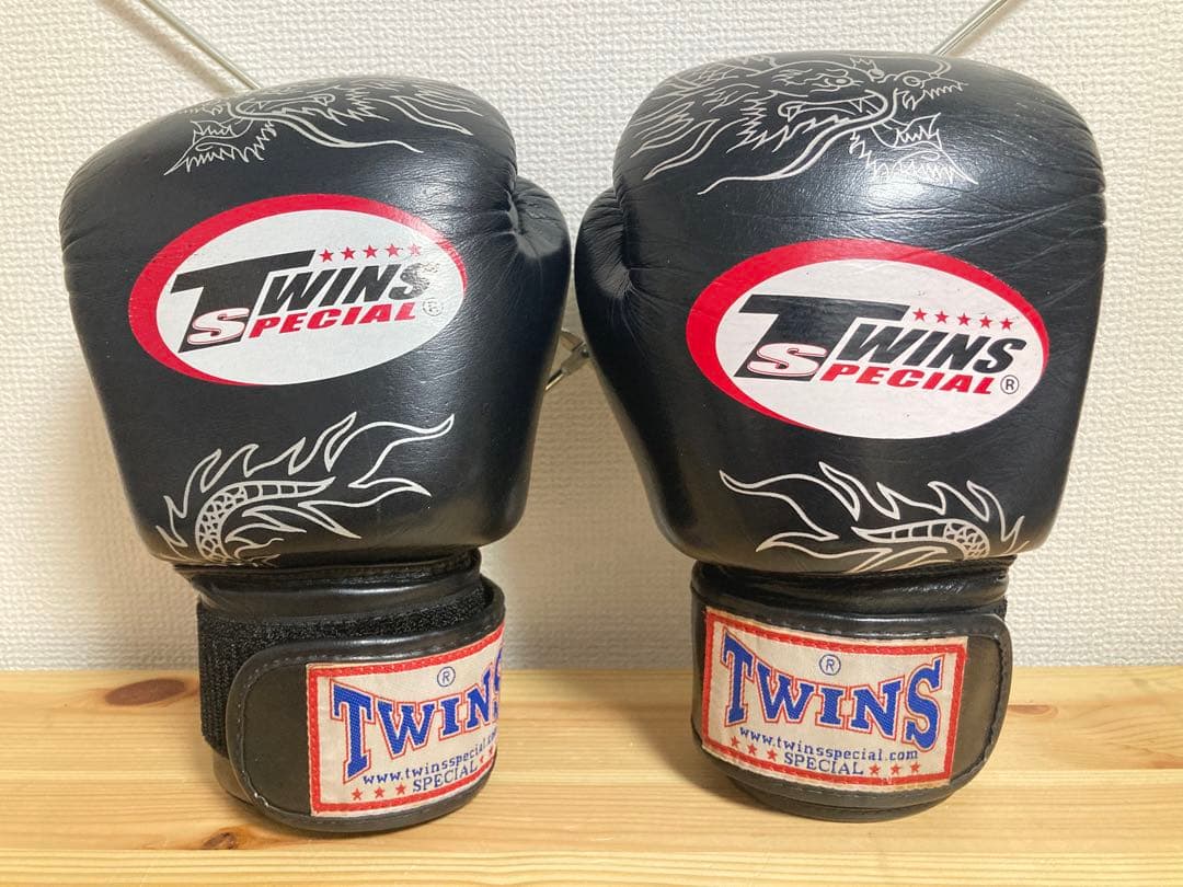 ☆ 超激レア！！ TWINS 8oz キック ボクシング グローブ 本革レザー 新TWINS ツインズ 本革製キックボクシング グローブ 赤 8オンス 8oz