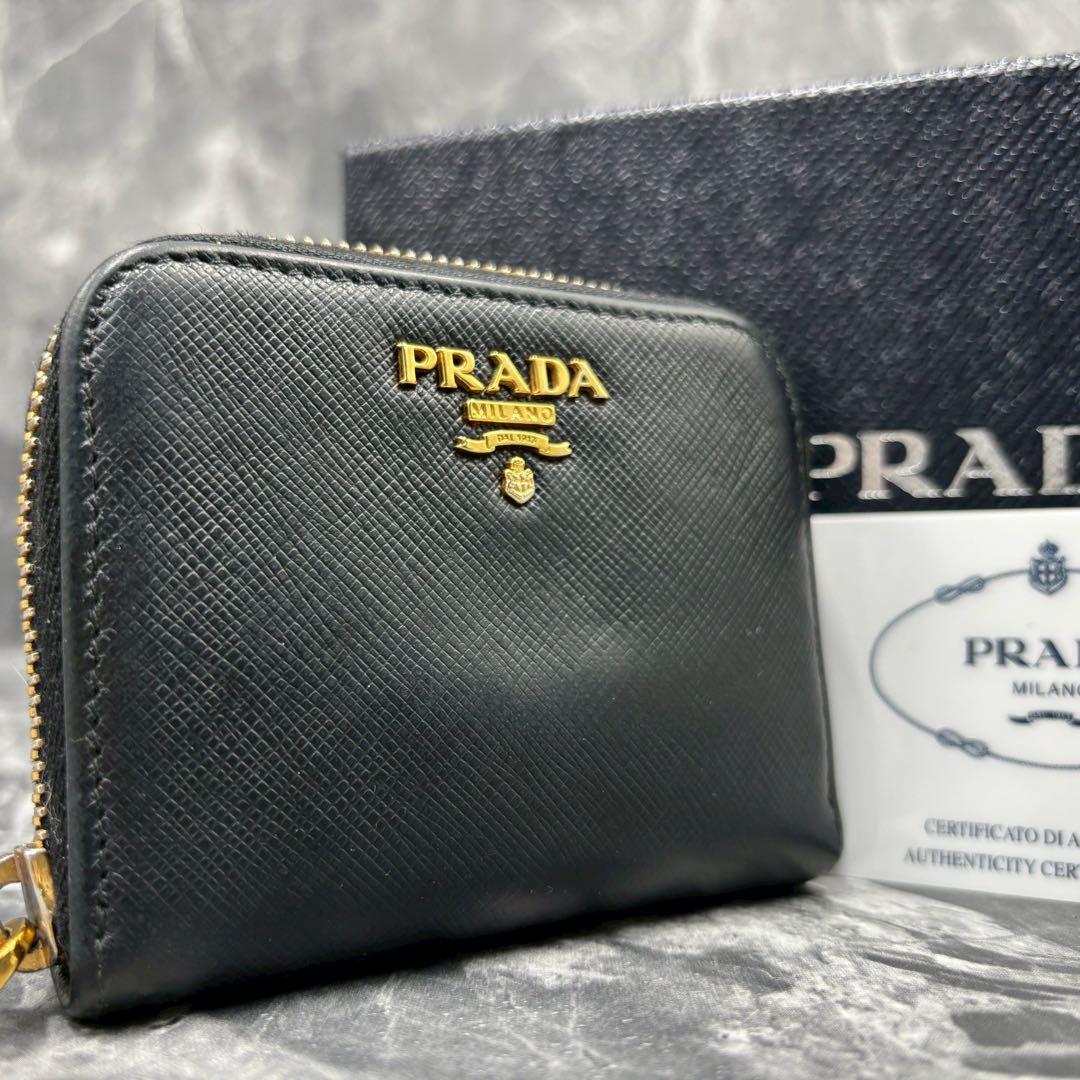 ✨鑑定済✨ PRADA ケース サフィアーノレザー メタル 黒 ゴールド PRADA プラダ メタル サフィアーノレザー スマートフォンケース (PRADA