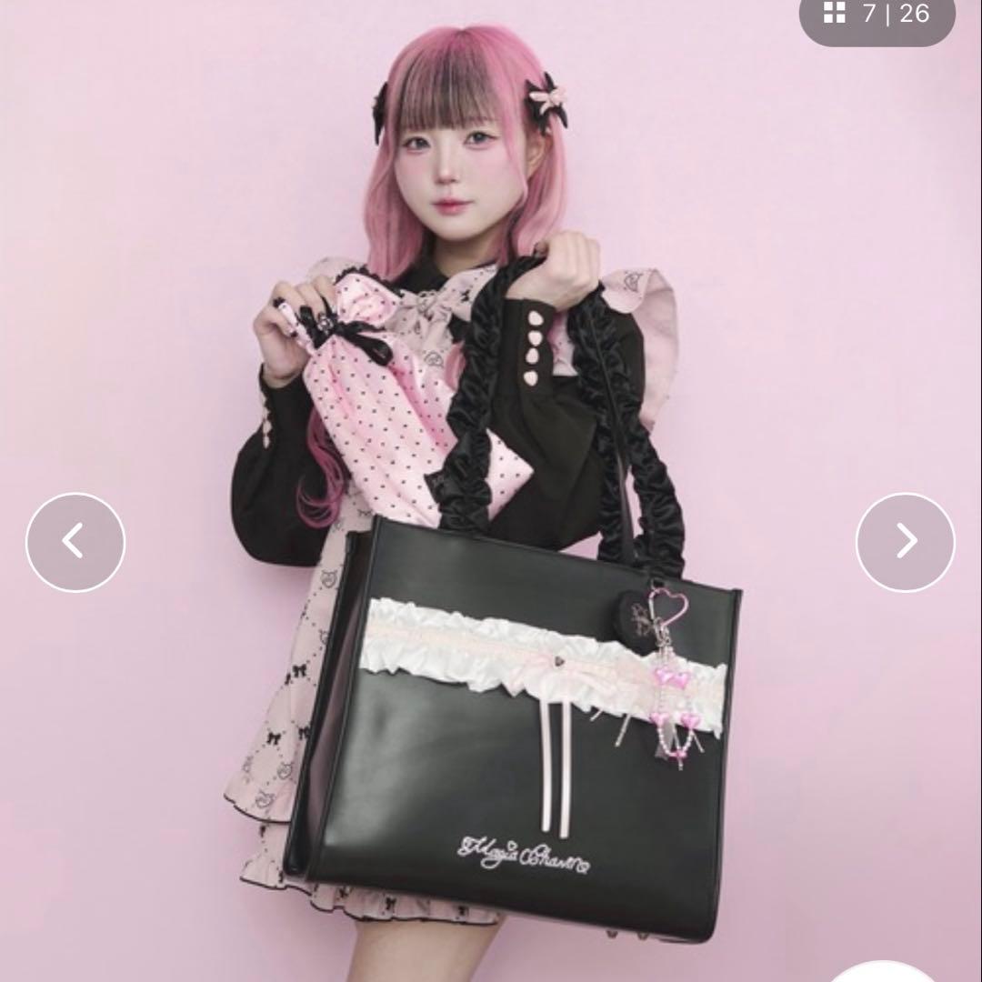新品 Magia Charm リボンフリルトートバッグ ブラック 黒 推し活 ℳ𝒶𝑔𝒾𝒶 𝒞𝒽𝒶𝓇𝓂｜.⋆𝜗𝜚 いちばんかわいい自分になれる、魔法の