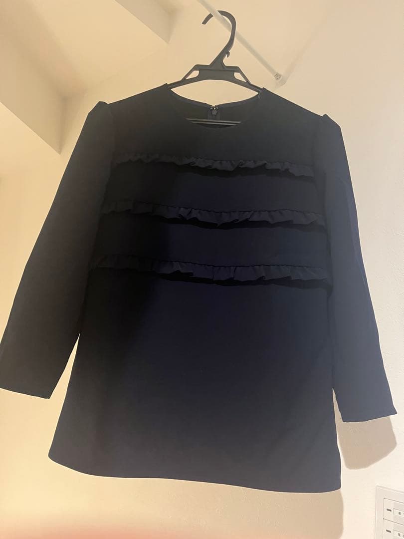 ボーダーズアットバルコニー】ネイビーフリルトップス 長袖 - メルカリ