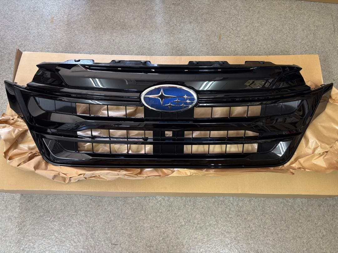 新型 スバル SLフォレスター スポーツ 純正フロントグリル 納車前外し
