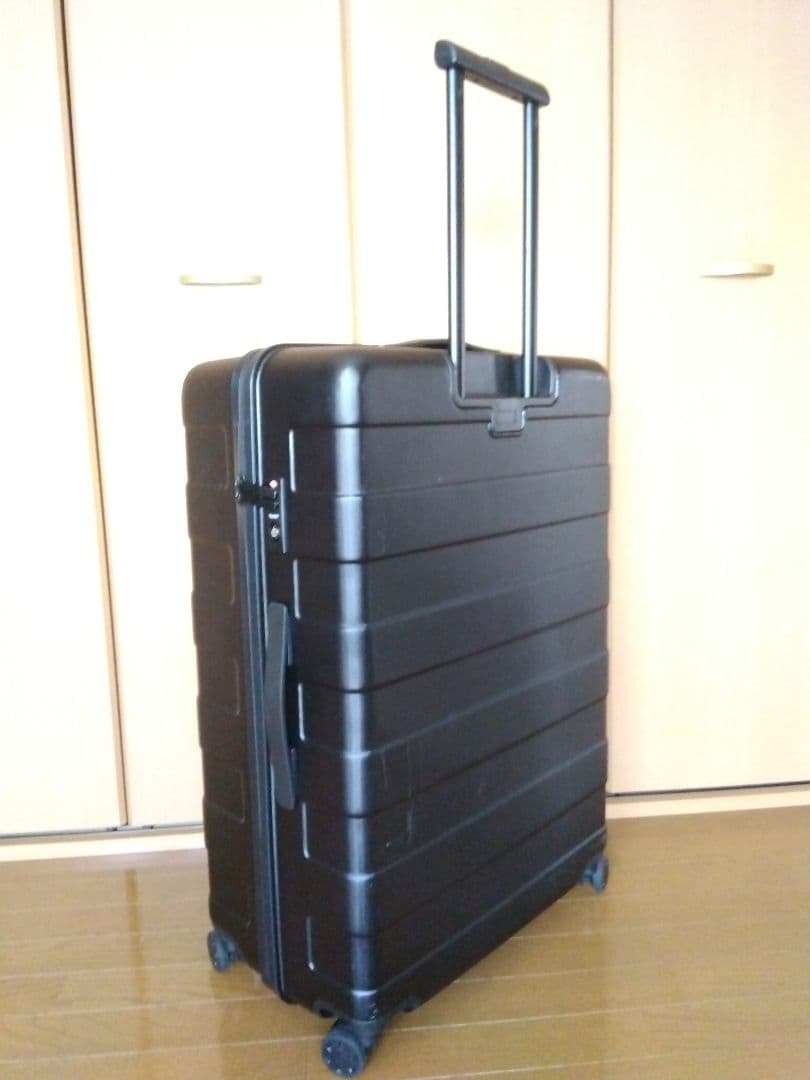無印良品　黒 ハードキャリーケース 大型 104リットル　TSAロック 4輪 無印良品「四輪ハードキャリーバッグ」新発売のご案内 | 株式会社良品