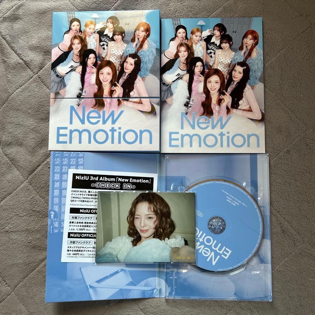 NiziU CD New Emotion 4形態セット - メルカリ