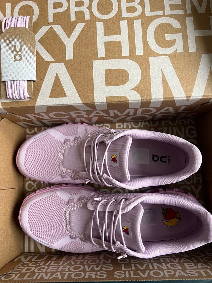 On ピンク スニーカー - メルカリ