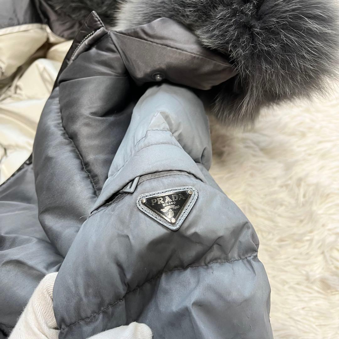 PRADA ダウンジャケット 三角ロゴ フォックスファー 40 - メルカリ