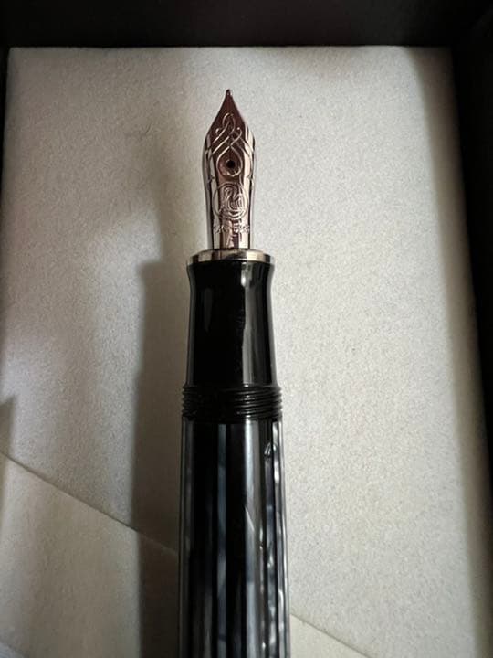 ペリカン スーベレーンM605 トータスシェルブラック Fニブ - メルカリ