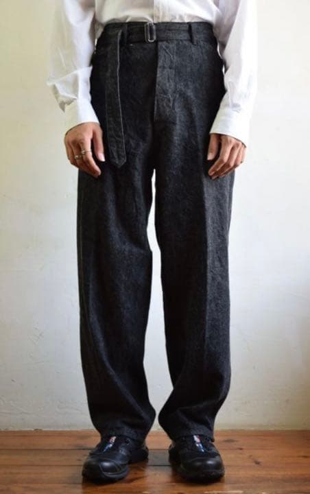 comoli ベルテッドデニム ブラックエクリュ - メルカリ