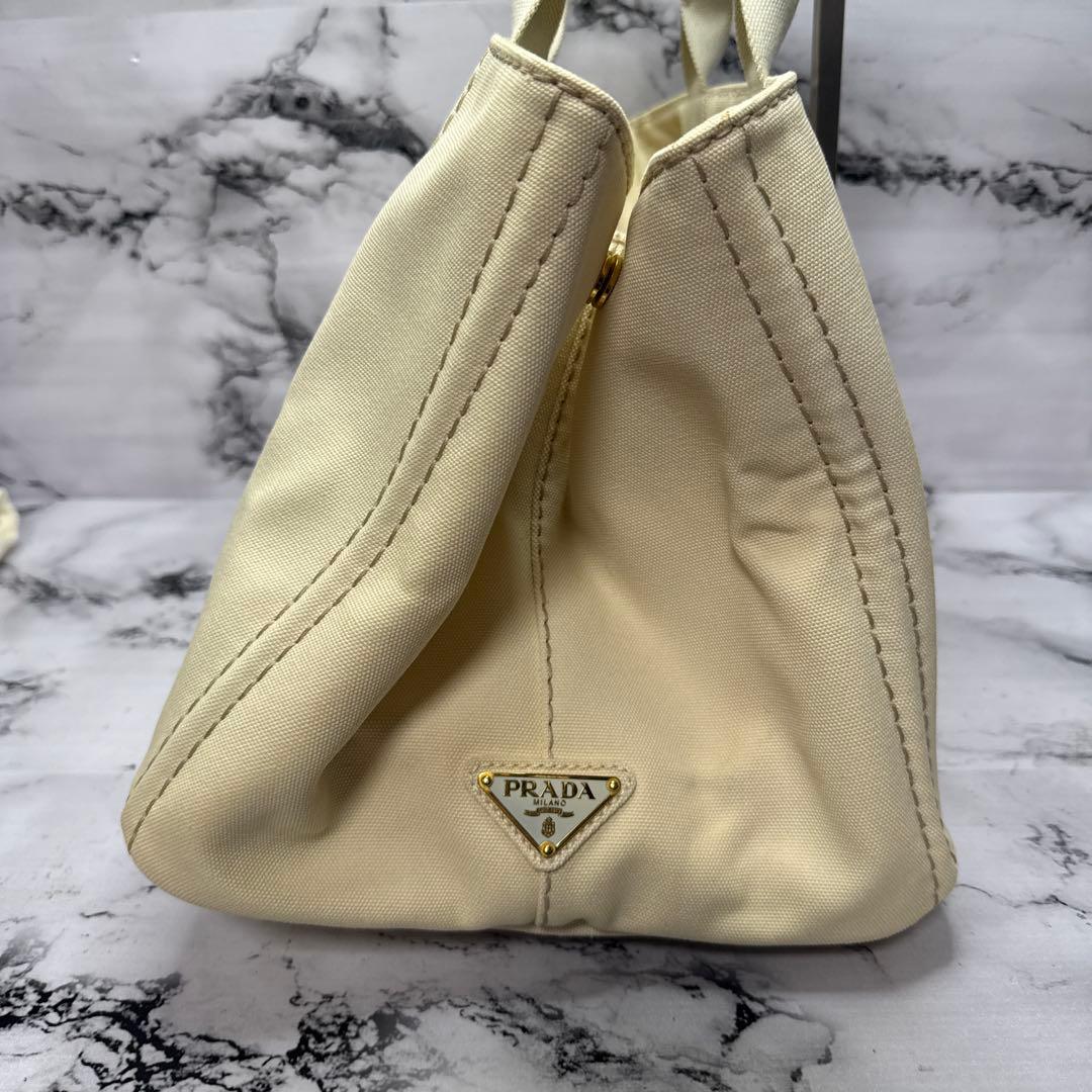 美品)大人気、プラダ、カナパ、人気サイズ、L、人気色、ベージュ、3角