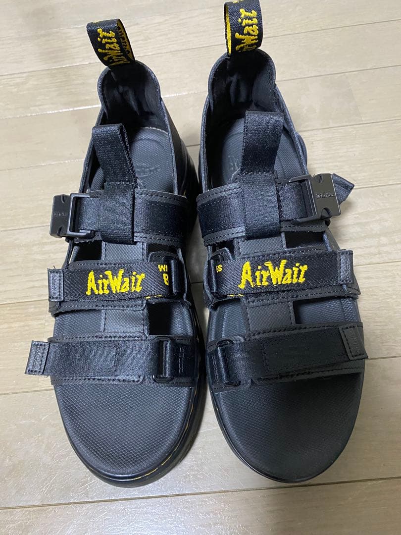 ドクターマーチン AirWair ブラック サンダル ベルクロ uk7 - メルカリ