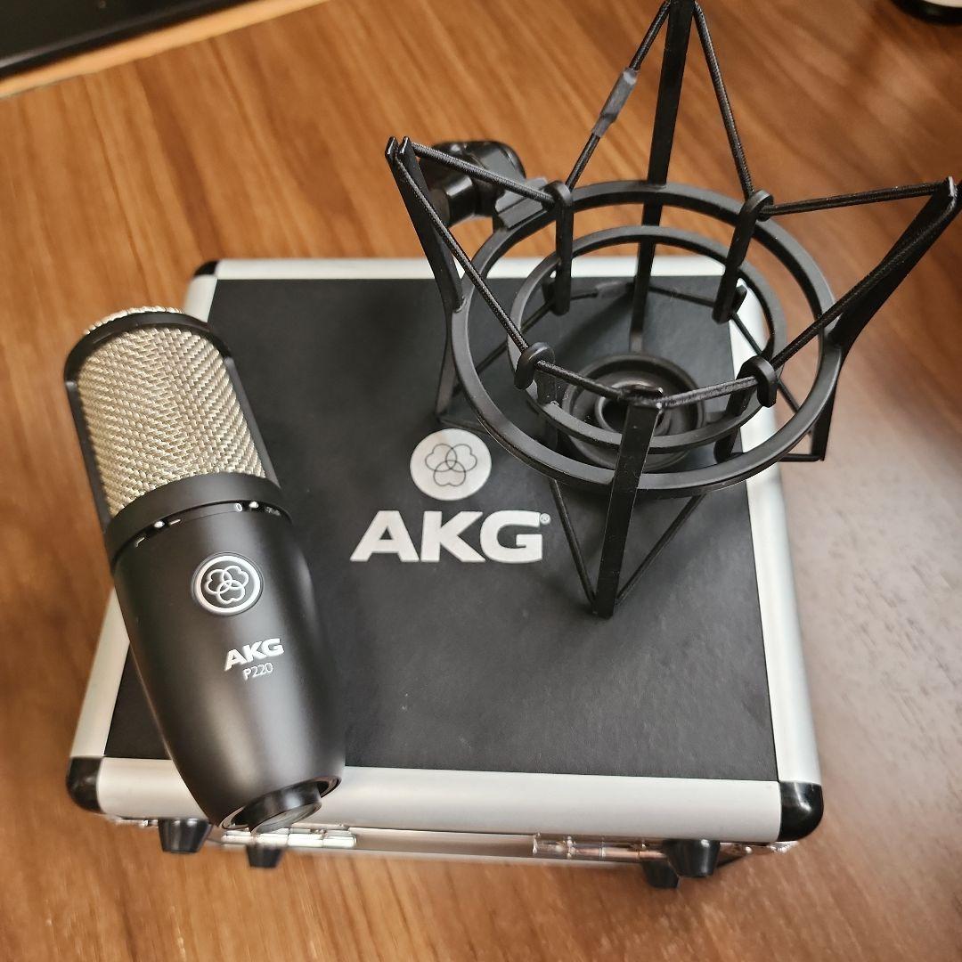 AKG P220 コンデンサーマイク　ケース、スタンド付 AKG P220 コンデンサーマイク ケース、スタンド付