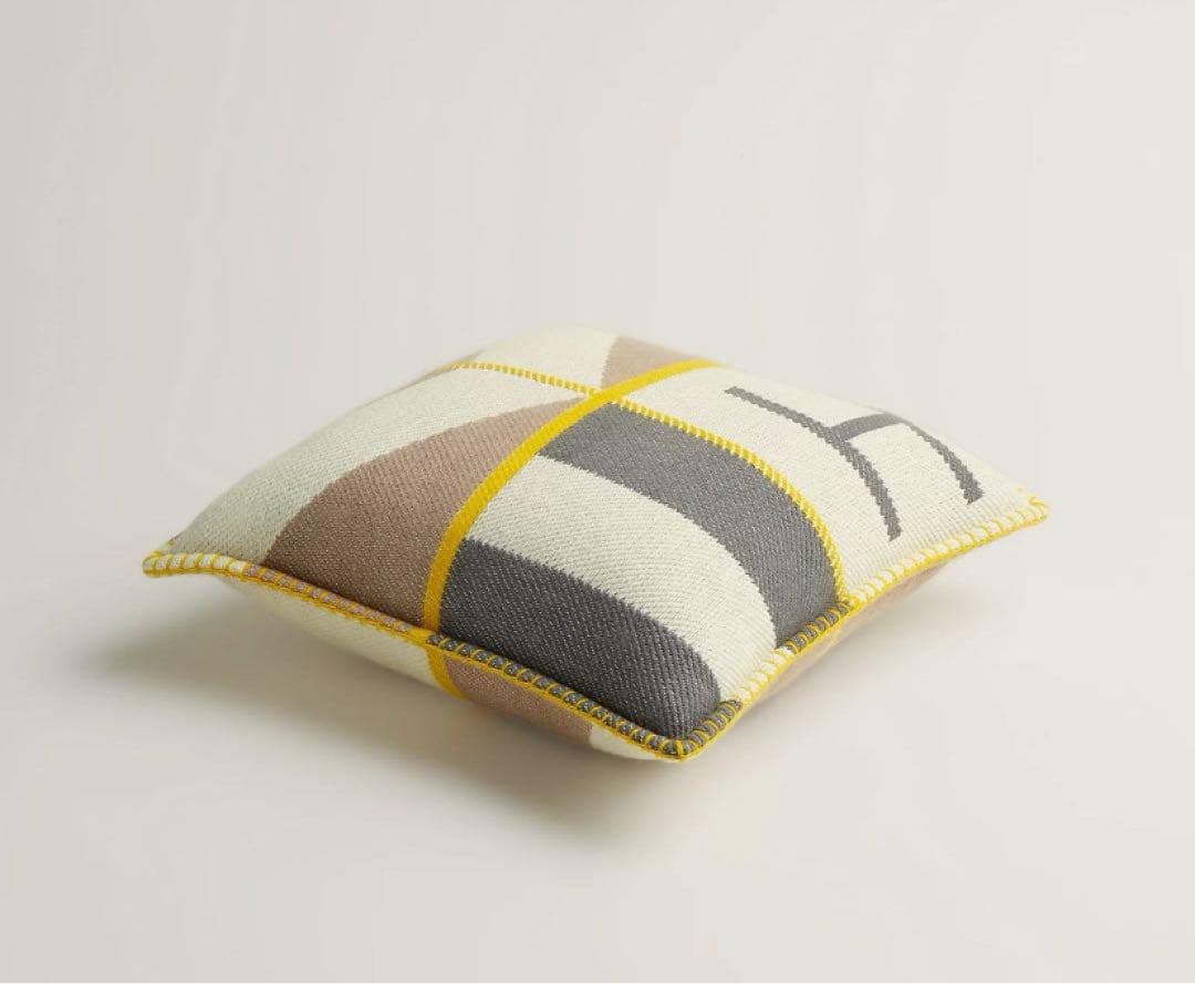 エルメス《アヴァロン・Hクラブ》クッション