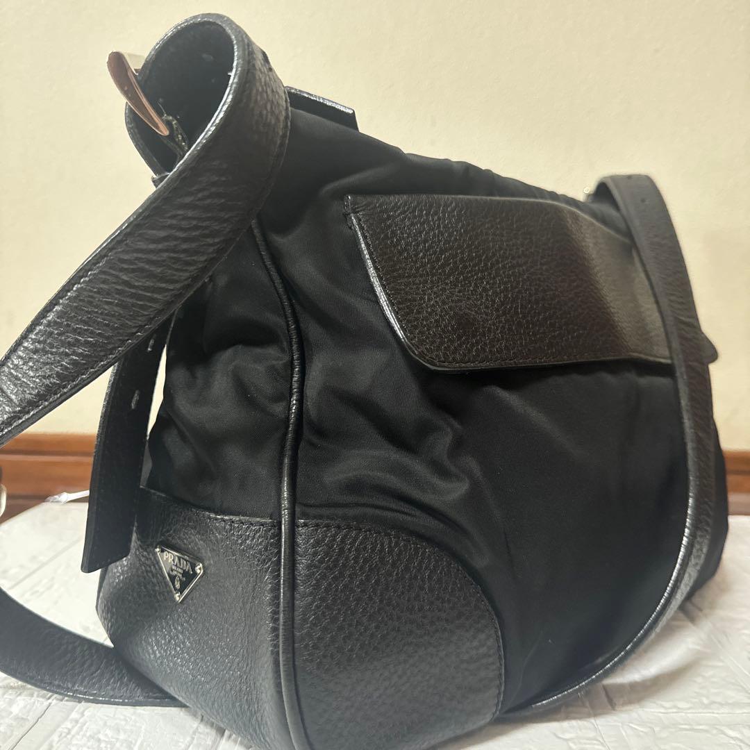 PRADA ショルダーバック　メッセンジャーバック PRADA プラダ ショルダーバッグ メッセンジャーバッグ 斜め掛け