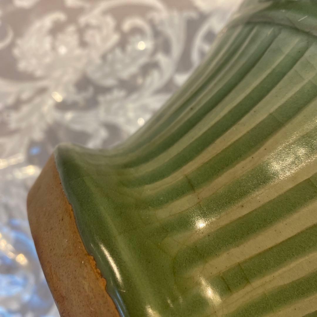 専用 中国古玩 陰刻草花文青磁花瓶の通販はau PAY マーケット - 輸入