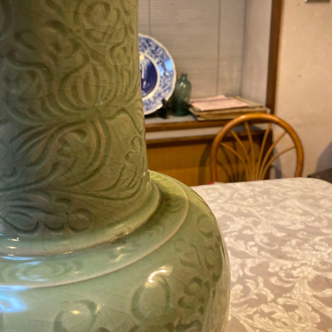 専用 中国古玩 陰刻草花文青磁花瓶の通販はau PAY マーケット - 輸入