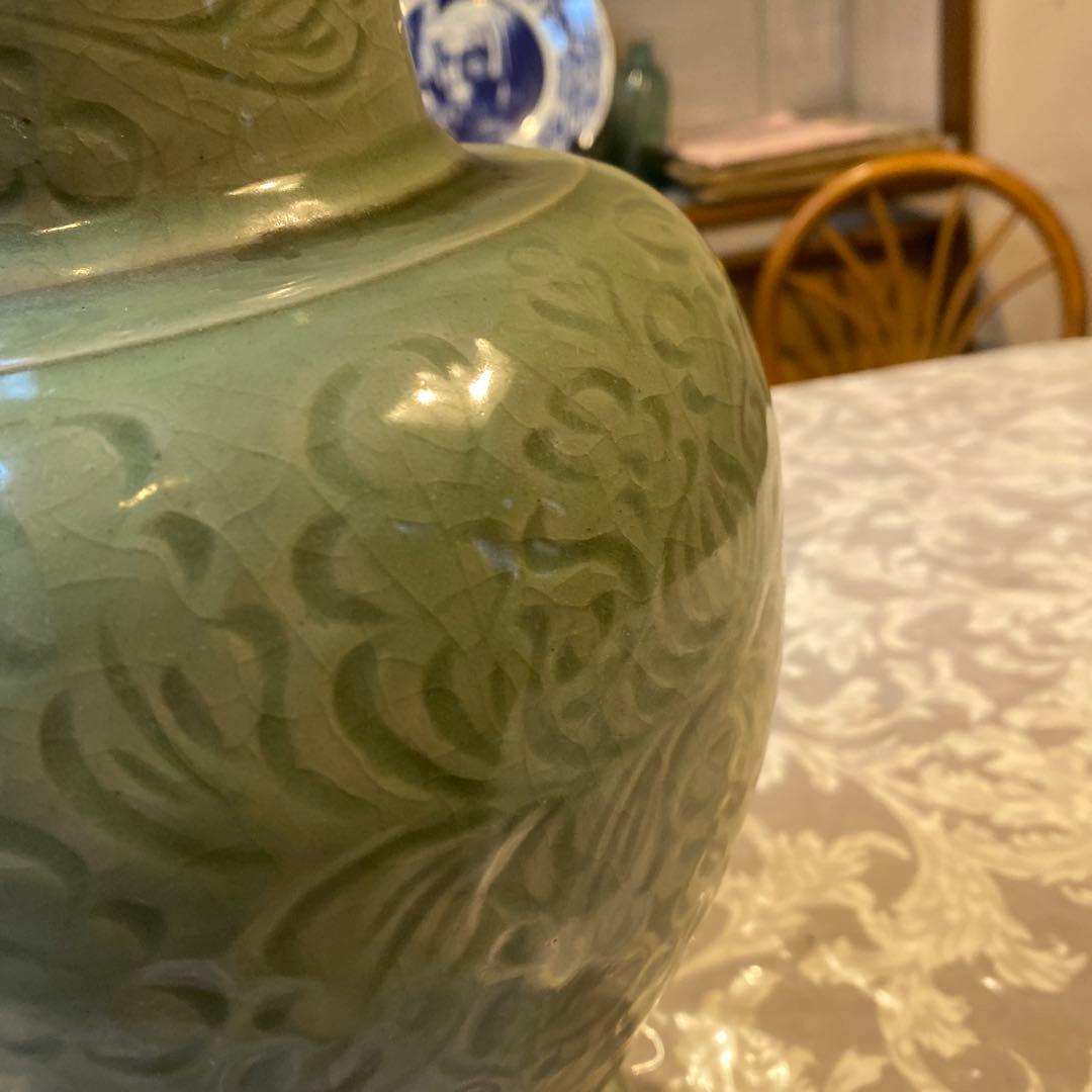 専用 中国古玩 陰刻草花文青磁花瓶の通販はau PAY マーケット - 輸入