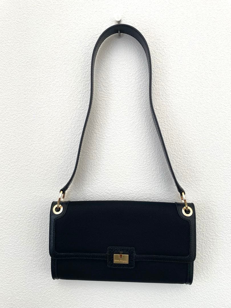 サルバトーレフェラガモ ブラック バッグ AU21-1864 美品　イタリア製 サルバトーレフェラガモ Salvatore Ferragamo 21I290 CALF