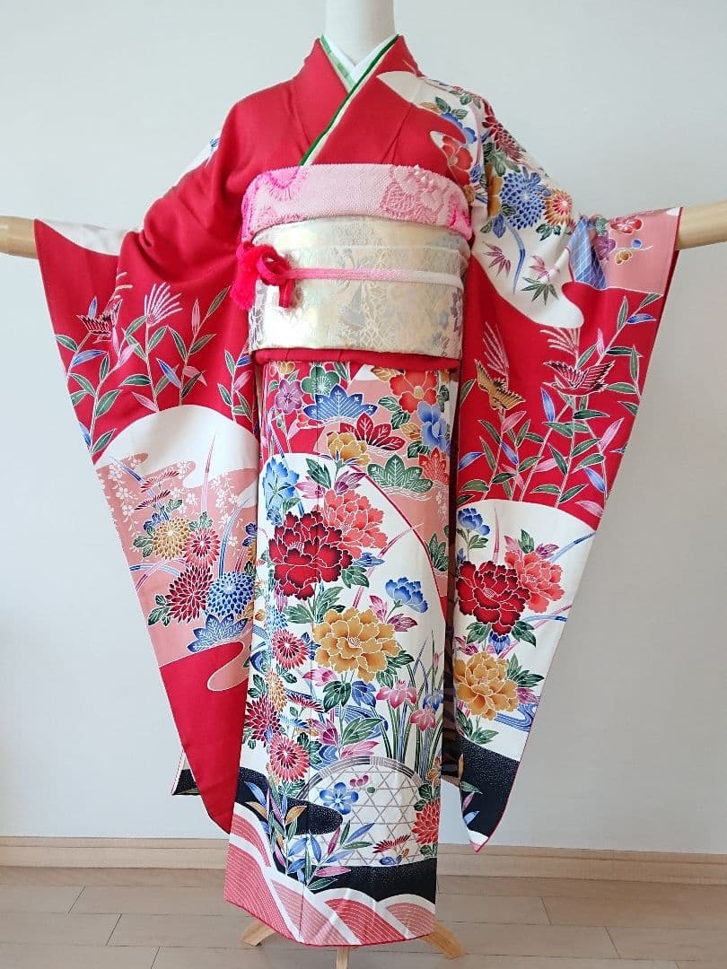 正絹 振袖 矢作萌夏ちゃん”着用の振袖-黒｜成人記念の新作振袖ご紹介