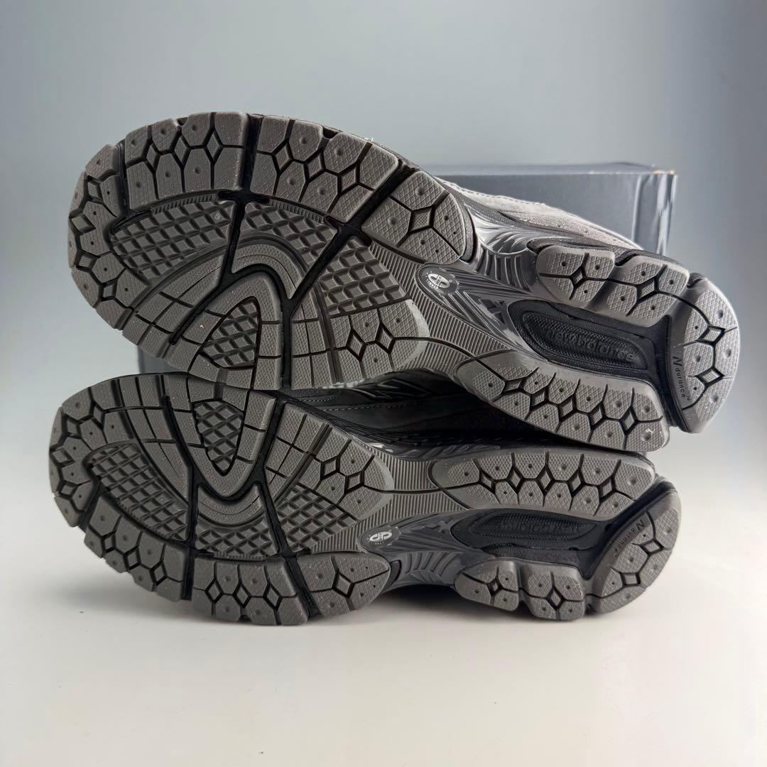 28cm ニューバランス 2002R \"ダークグレー\" M2002REH