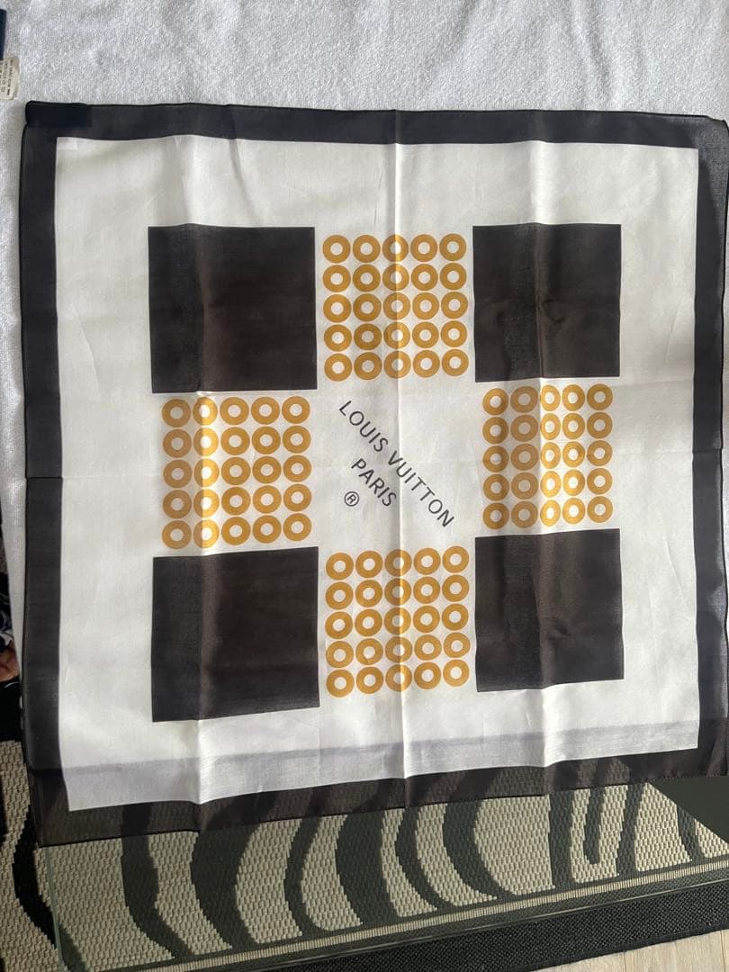 LOUIS VUITTON 幾何学模様 ハンカチ 約50cm 楽天市場】【緑屋質屋】ルイヴィトン ハンカチ(バンダナ) モノグラム