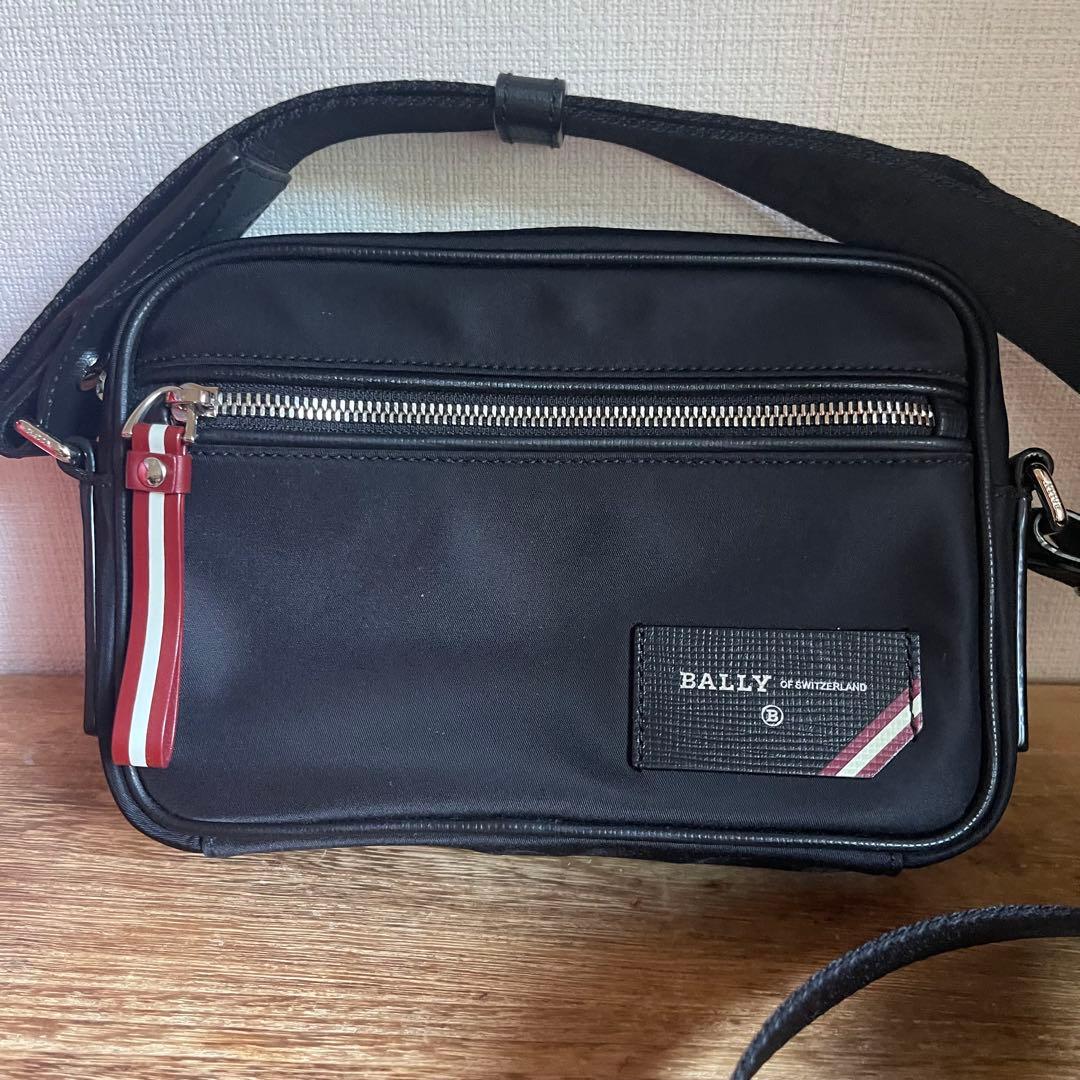 即購入OK! 新作　バリー　BALLY 黒 ナイロン ショルダーバッグ Bally（バリー） バッグ ショルダーバッグ メンズ Code クロスボディ