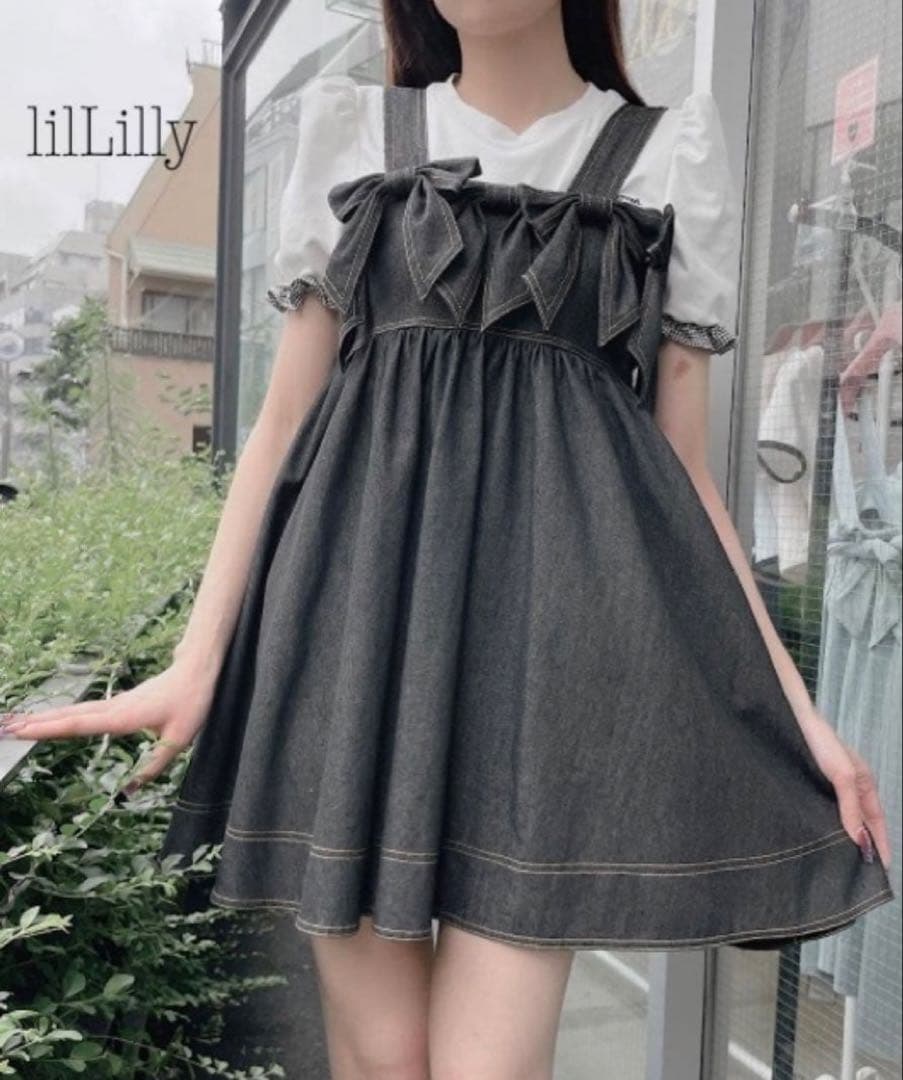 【pain lilLilly】リルリリー リボンデニムワンピース ブラック黒 lilLilly（リルリリー）の「バックリボンデニムワンピース（ワンピース