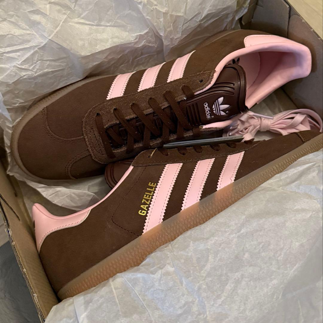adidas gazelle ブラウン ピンク スニーカー 韓国限定 紐付き - メルカリ