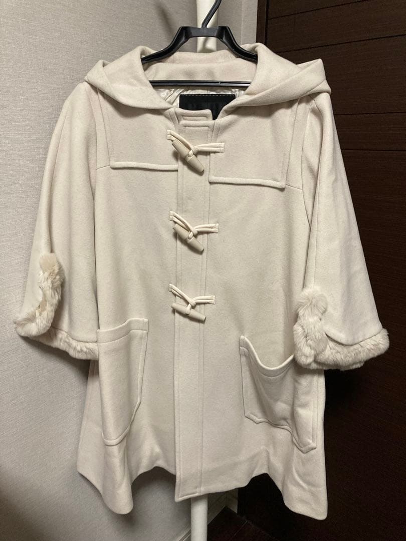 【新品】TO BE CHIC ホワイト フード付きダッフルコート Merfirge 爆買 ダッフルコートカシミヤ混 ウール ダッフル コート