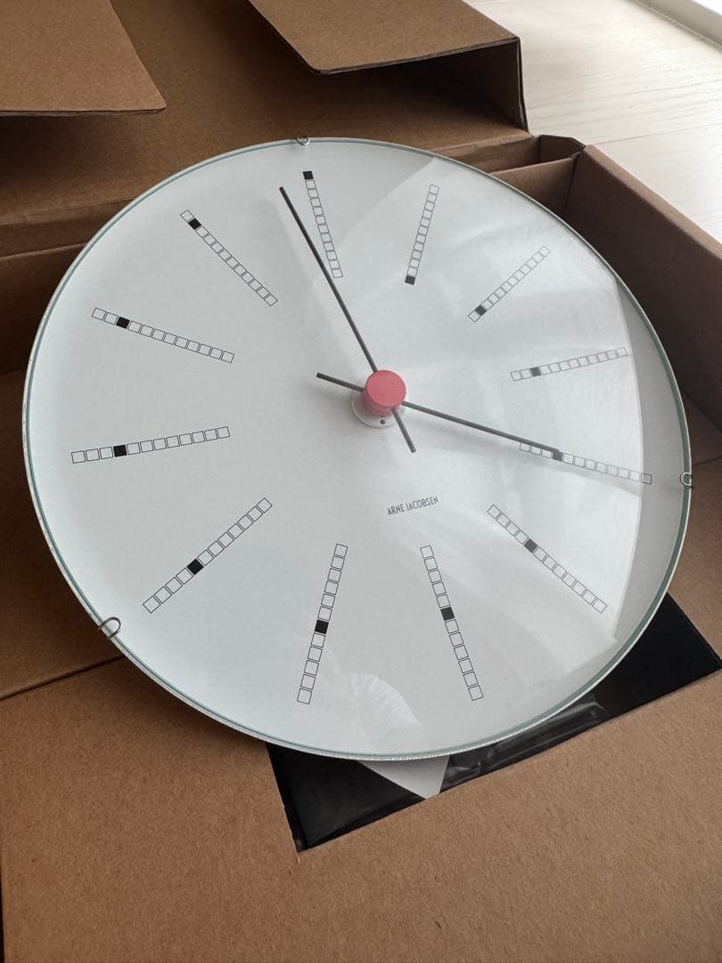 アルネ・ヤコブセン バンカーズ ホワイト21cm 楽天市場】アルネ ヤコブセン 時計 バンカーズ 21cm 壁掛け 掛け時計