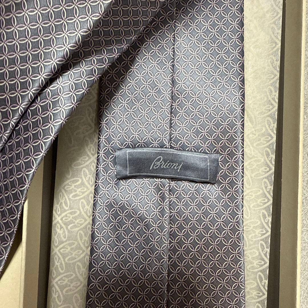美品 ブリオーニ ネクタイ シルバー 光沢 シルク 派手 結婚式 - メルカリ