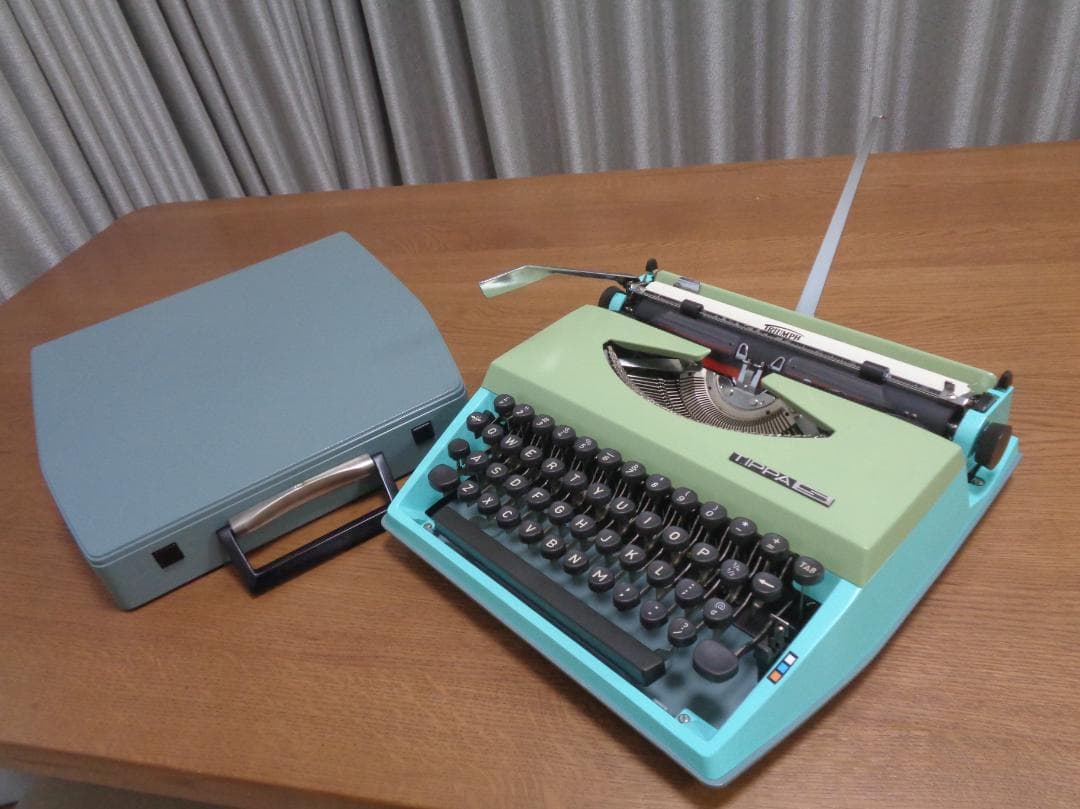 完動品　TRIUMPH TIPPAS　トライアンフタイプライター　パステルカラー TRIUMPH-ADLER Tippa 中古タイプライター（エコノミー品質）｜タイプ
