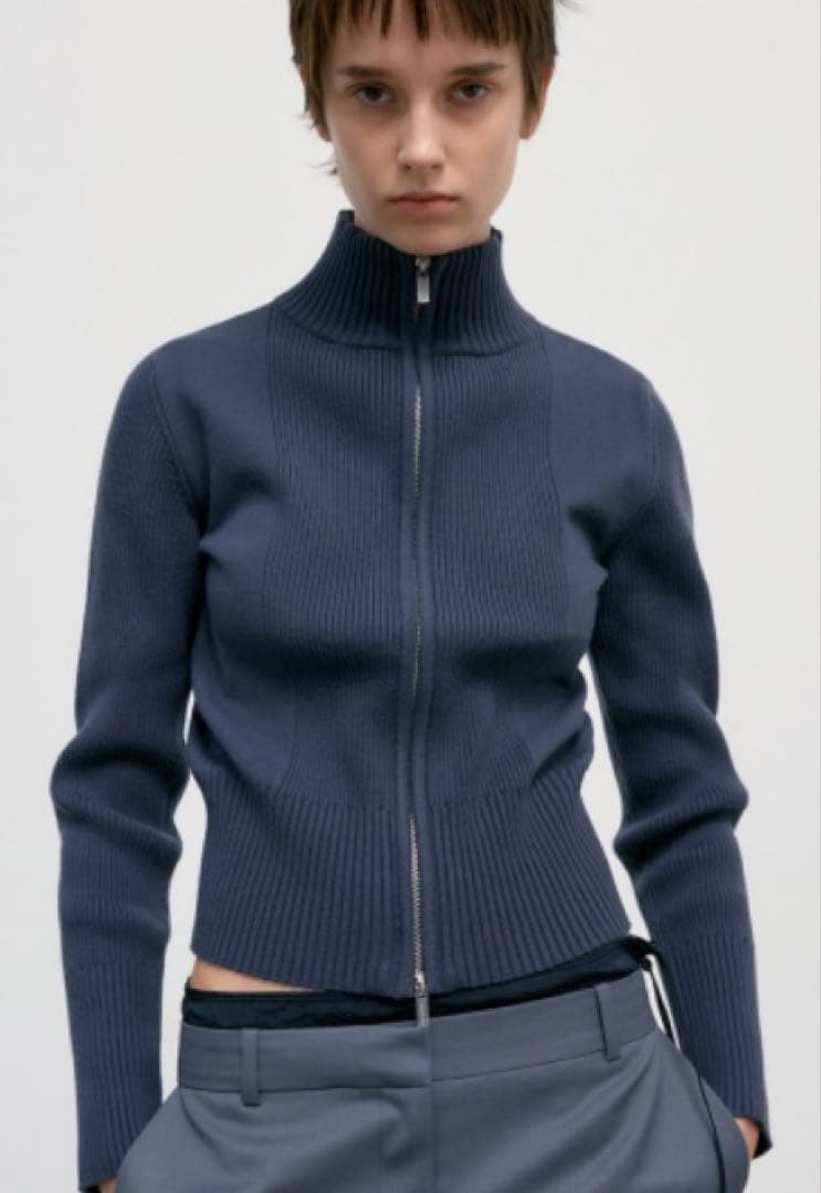 トップス LOW CLASSIC HIGH NECK ZIP-UP KNIT TOP High Neck Zip Up Black – 6397