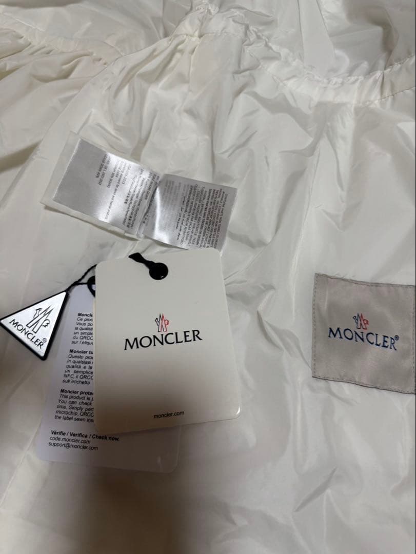 モンクレールWETE 希少ホワイトsize1 - メルカリ