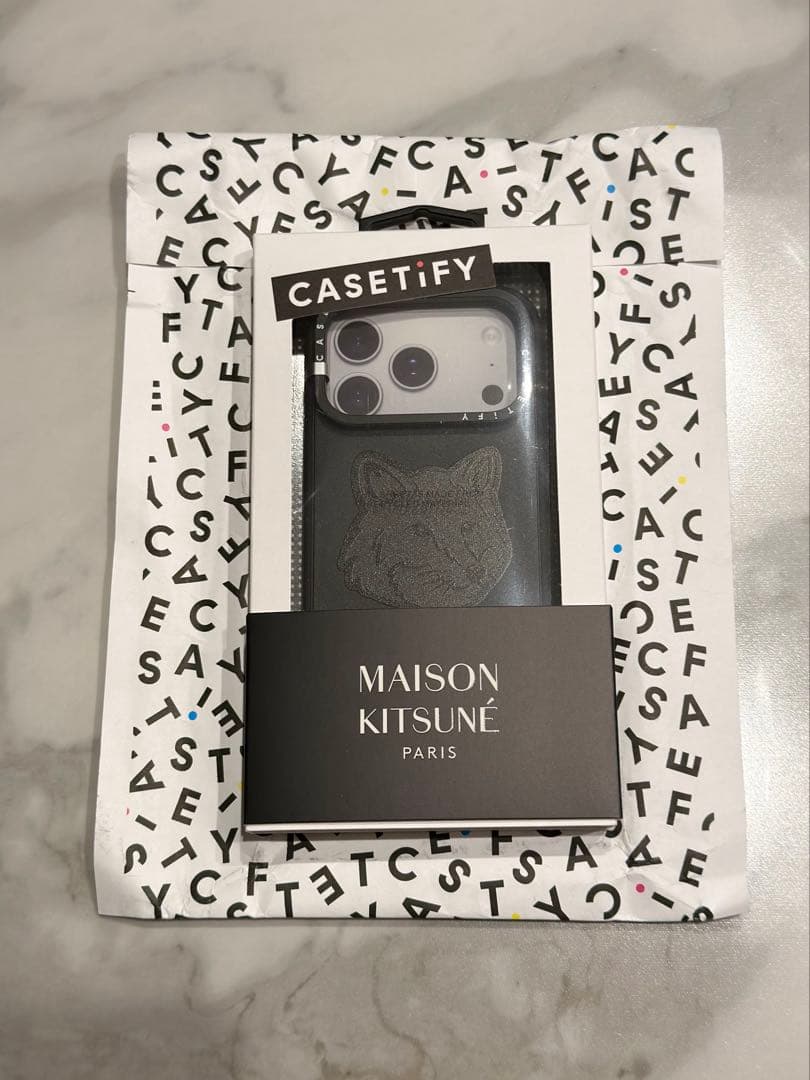 iPhone17Pro Maison Kitsune casetify - メルカリ