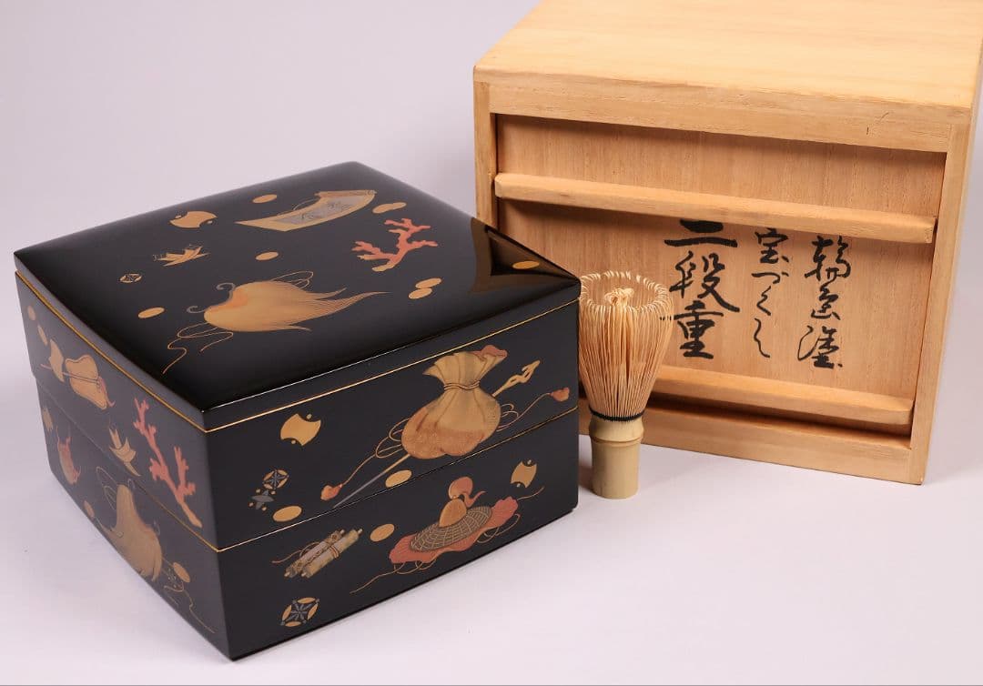 【MA941】輪島塗 宝尽くし蒔絵 二段重 木製漆器 漆芸 重箱 金蒔絵 黒 朱 MA941】輪島塗 宝尽くし蒔絵 二段重 木製漆器 漆芸 重箱 金蒔絵 黒 朱