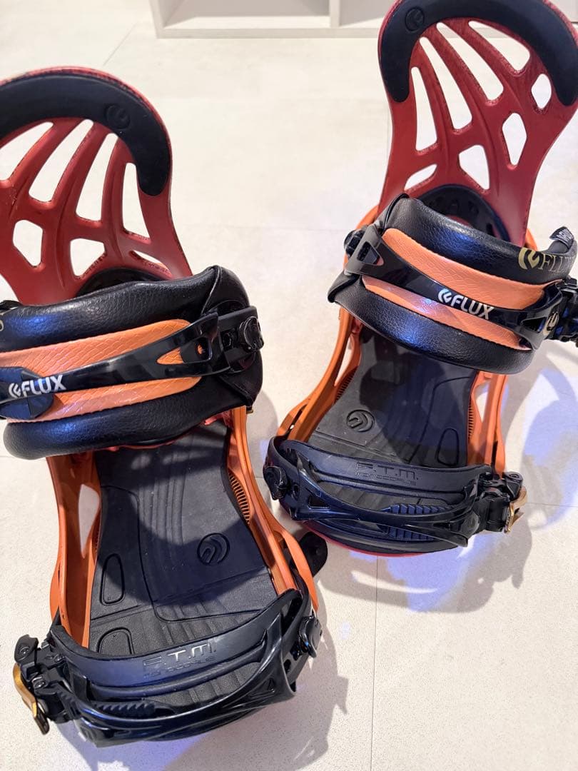 最終値下げ FLUX スノーボード ビンディング オレンジ/黒 M - メルカリ