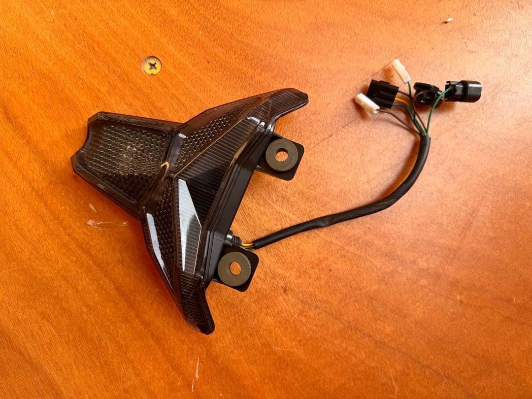 TST テールランプ TST製 ZX-6R(13-16)用ウィンカー内蔵LEDテールライト｜AxxL