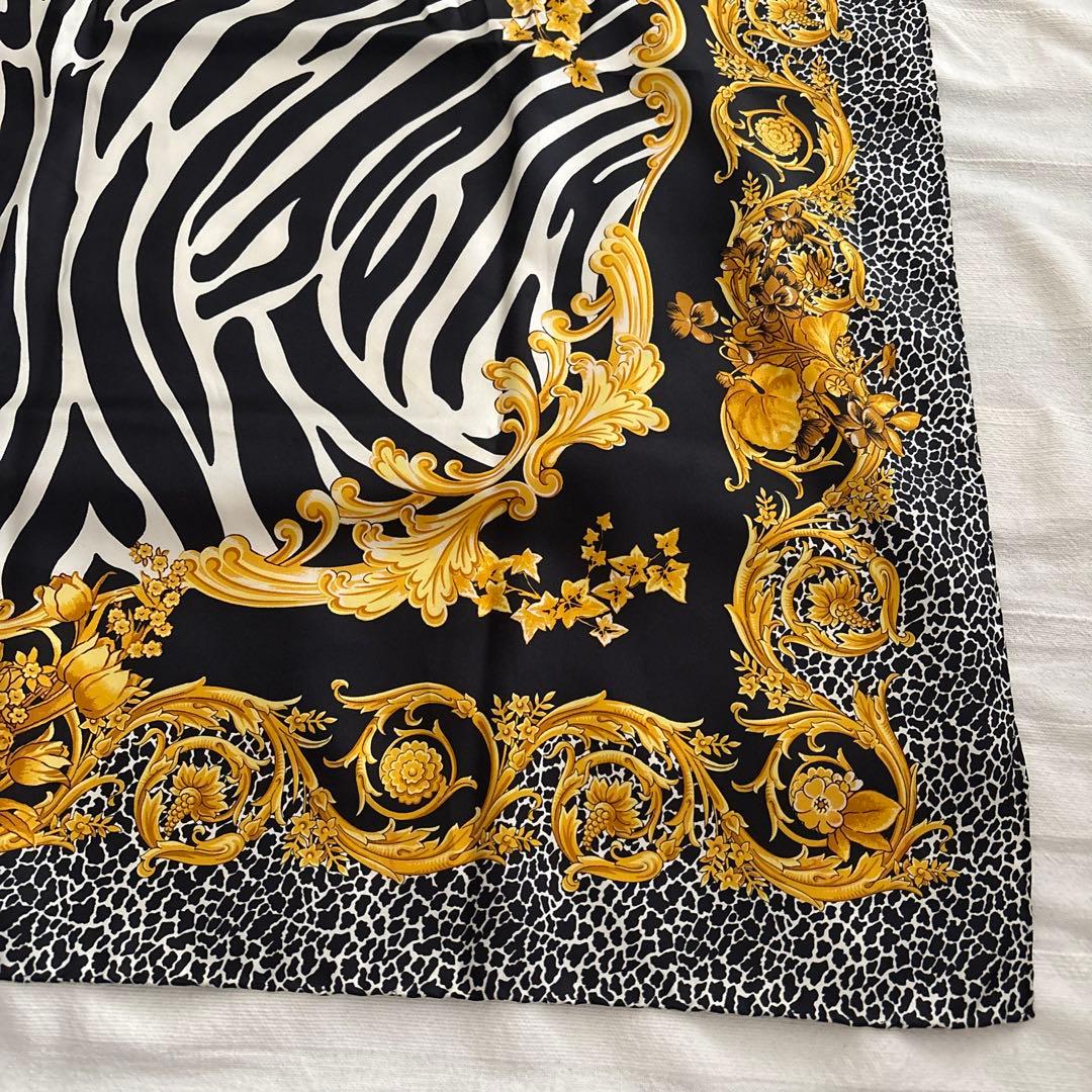 ATELIER VERSACE シルク スカーフ ヴェルサーチェ ゼブラ 花柄 - メルカリ