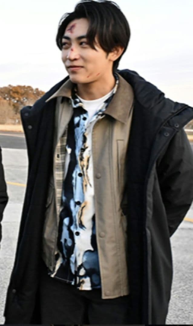 仮面ライダーヴァレン　辛木田絆斗　着用衣装 仮面ライダーヴァレン辛木田絆斗着用衣装セットM(ジャケット+シャツ+