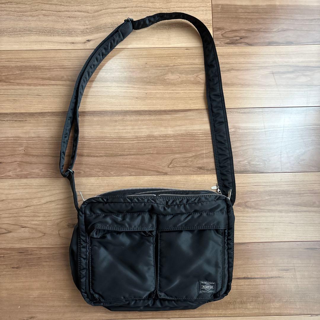 PORTER / TANKER（ポーター/タンカー） ブラックショルダーバッグ TANKER(タンカー) SHOULDER BAG | 吉田カバンホームページ | YOSHIDA & Co.