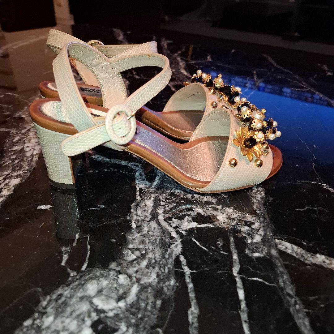 超美品❗DOLCE&GABBANAフラワー装飾付きベージュヒールサンダルの通販