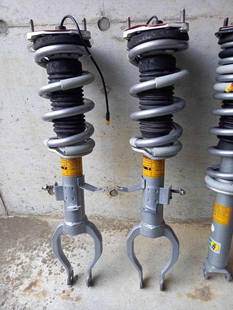 ニッサンGTR ニスモ 2017年式 新車外し 純正サスペンション