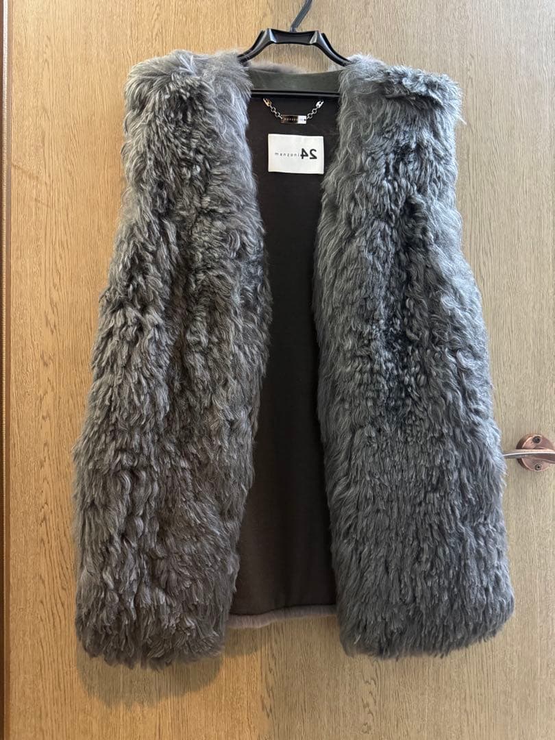 ジレ ベスト ファー manzoni24 ハンガー付き - メルカリ