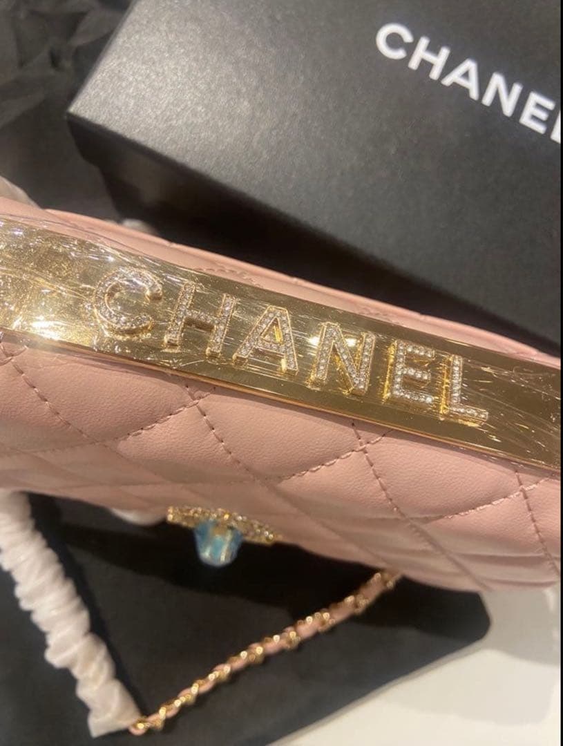 シャネル⭐︎ラインストーンチェーンウォレットピンク ノベルティ