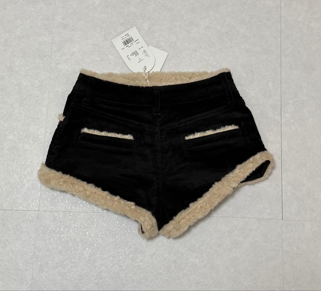 ダーリッチ ポイントボアコーデュロイショートパンツ - メルカリ