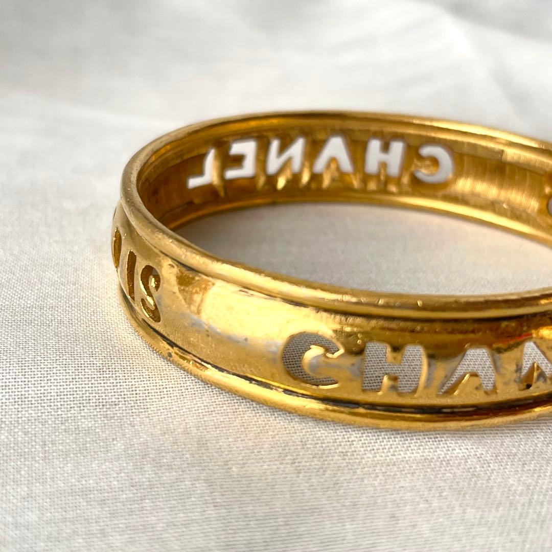 希少 シャネル ヴィンテージ バングル ゴールド ロゴ ブレスレット