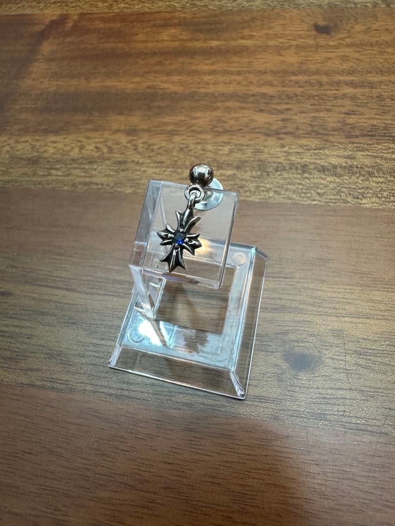 アクセサリー CHROME HEARTS TINY E DROP1 SAP CHROME HEARTS TINY E DROP WITH SAPPHIRE EARRING - JD BOY