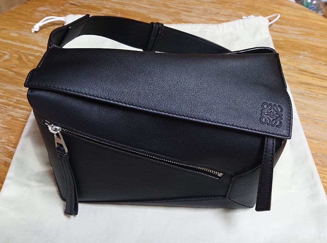 未使用 現行モデル LOEWE ロエベ パズル バムバッグ スモール 黒 LOEWE（ロエベ） バッグ パズル バムバッグ スモール Sサイズ