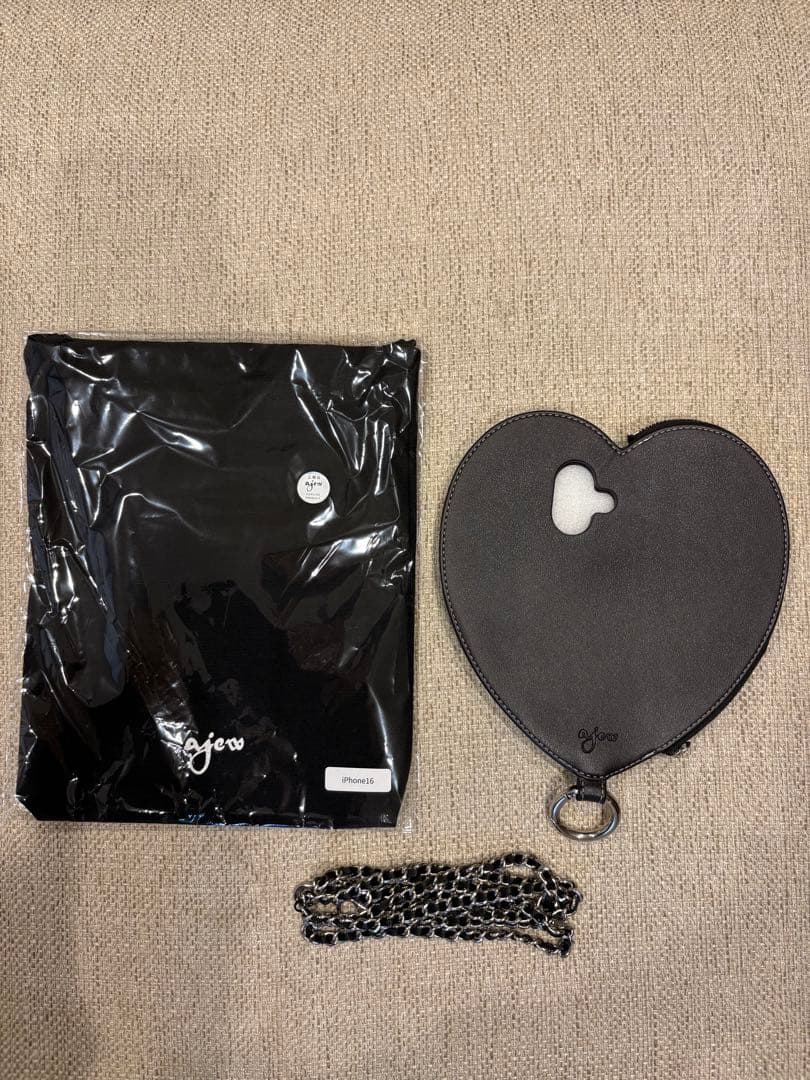 ajew ハート型 iPhone16ケース ブラック dress HEART | iPhone16 / red - ajew