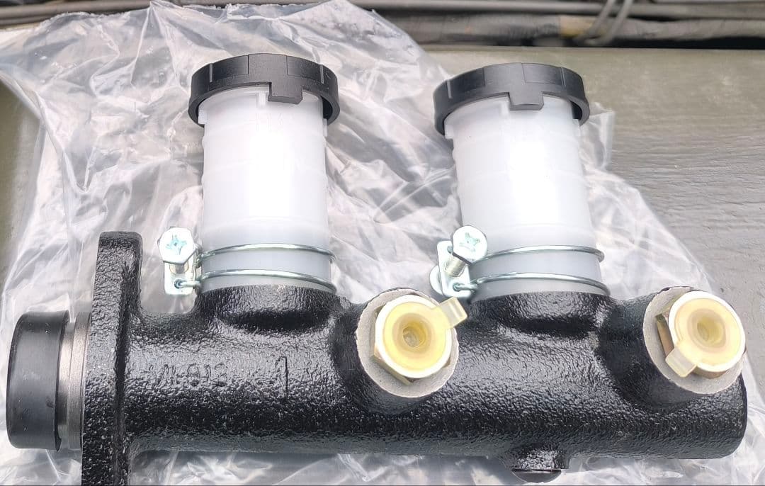 三菱ジープ ブレーキマスターシリンダー 社外品 三菱ジープ用社外品ブレーキマスターシリンダー入荷しました、必要な方