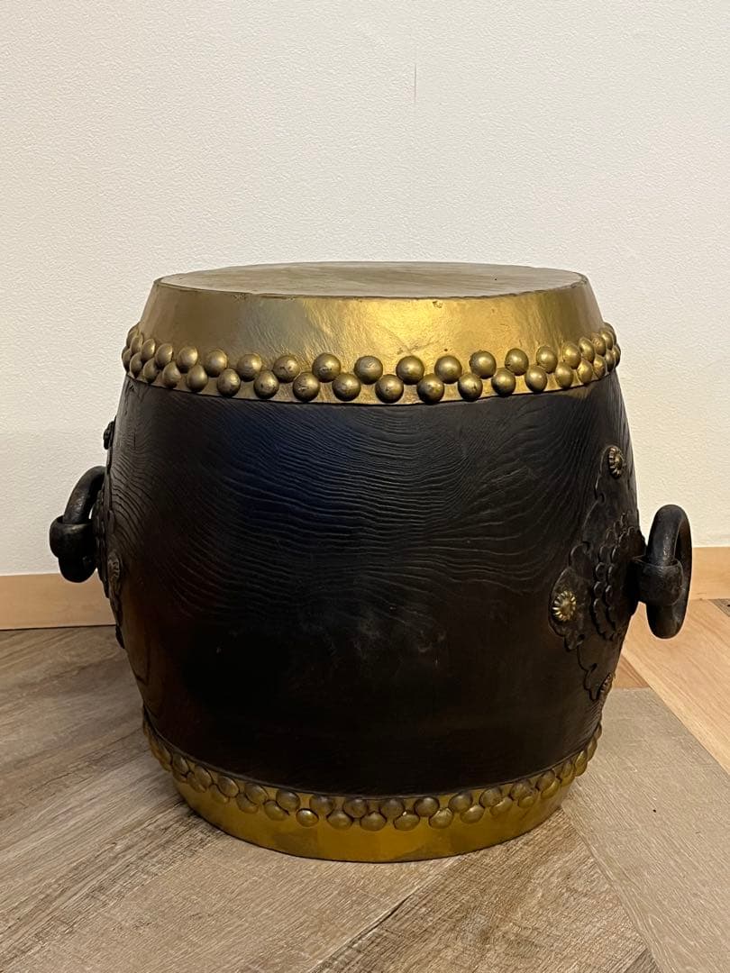 1尺3寸 和太鼓 木製 金塗(面) 時代物 古鉄のような持ち手 重さ 7.9kg
